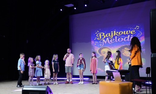Zdjęcie do "Bajkowe melodie" - Warsztaty wokalne w dniach 24-27 sierpnia w Domu Kultury we Włoszczowie