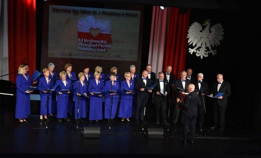 Zdjęcie do II miejsce Ch&oacute;ru Niezastąpieni w VI Regionalnym Przeglądzie Pieśni Patriotycznej w WDK Kielce